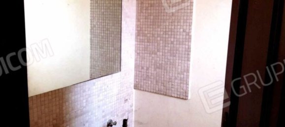 82m² Office in Porto Viro, Italy No. 381122 8