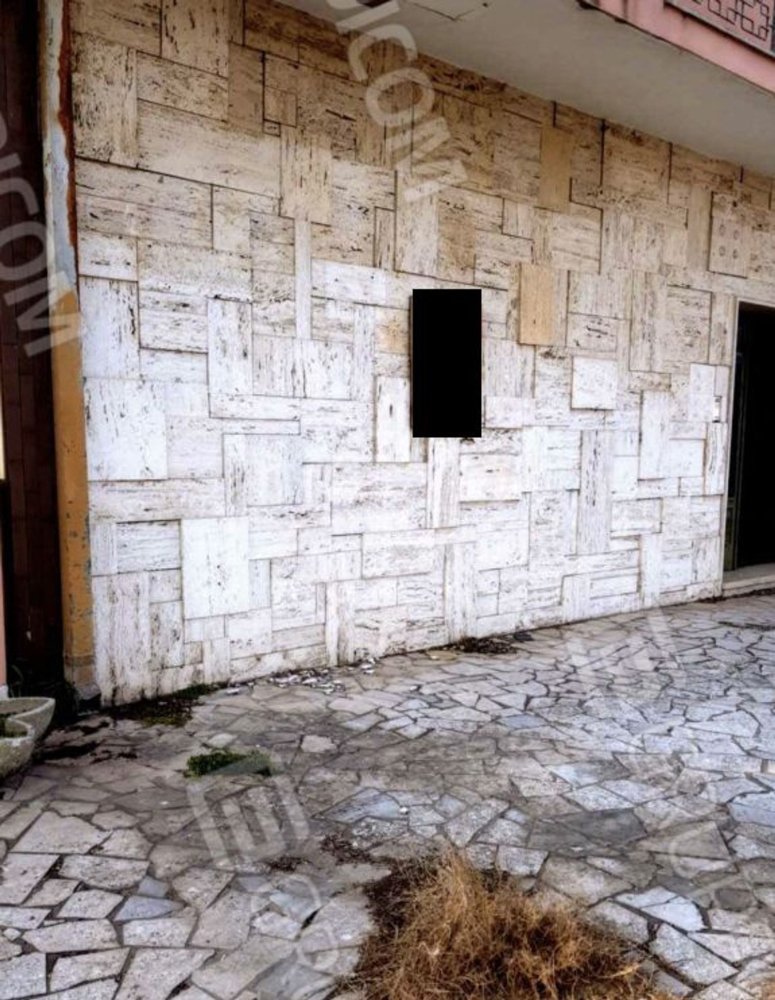 82m² Office in Porto Viro, Italy No. 381122