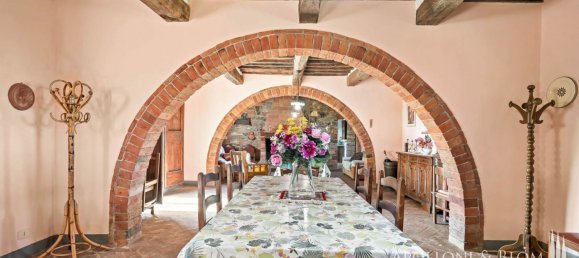 4 bedrooms House in Cortona, Italy No. 53533 5