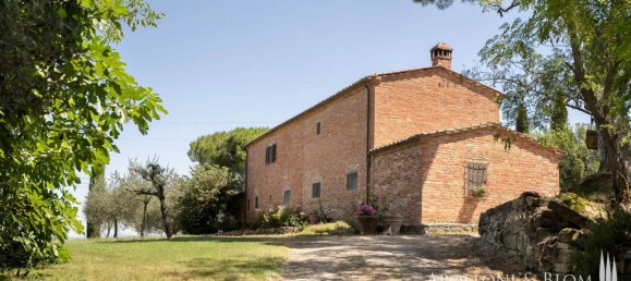 4 bedrooms House in Cortona, Italy No. 53533 11