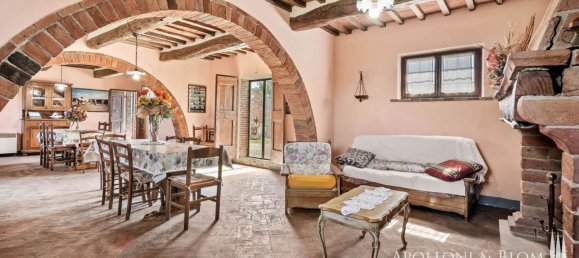 4 bedrooms House in Cortona, Italy No. 53533 4