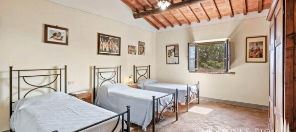 4 bedrooms House in Cortona, Italy No. 53533 23