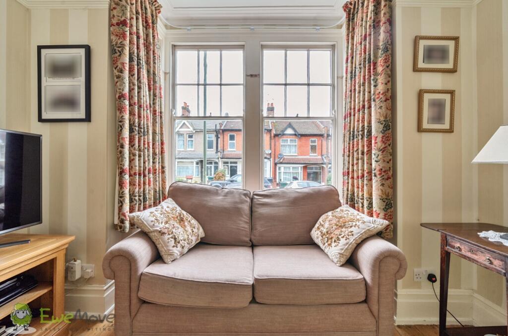 3 bedrooms House in London, United Kingdom No. 13453