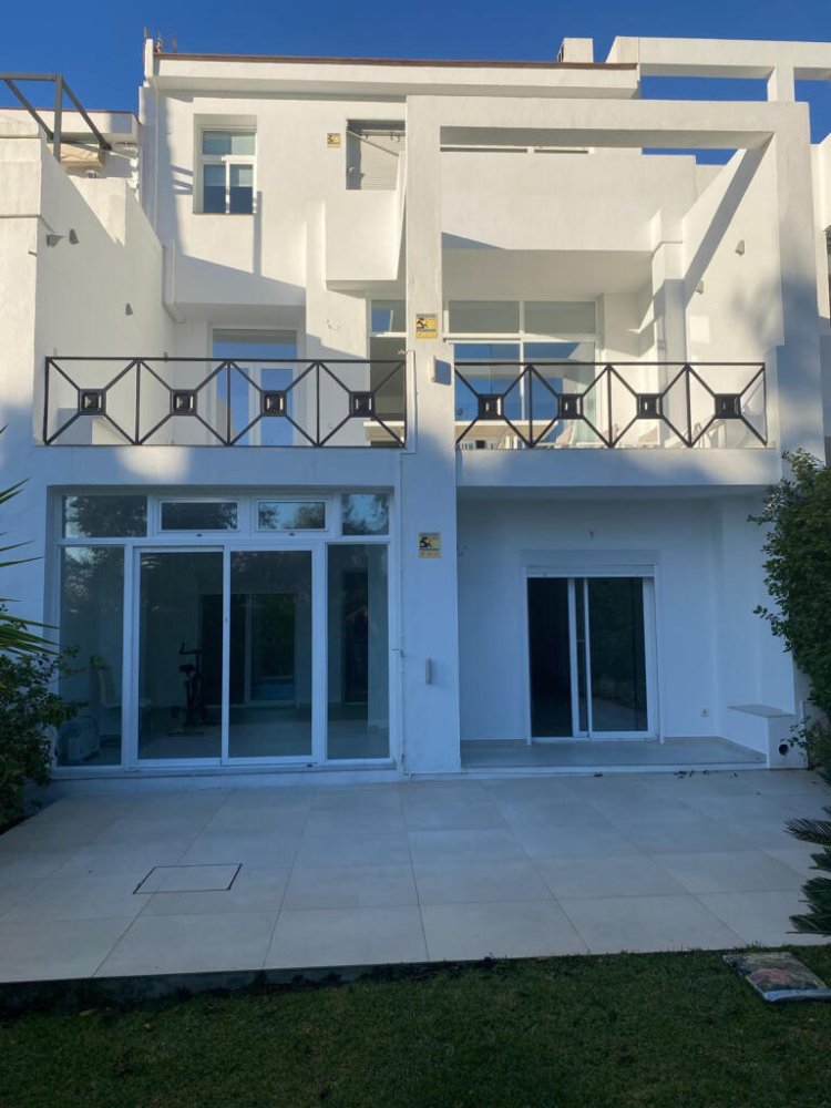 Villa de 5 dormitorios en Marbella, Spain No. 83237
