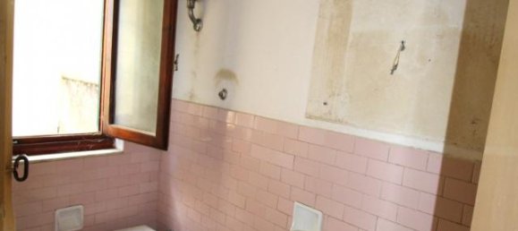 5 rooms Apartment in Terranuova Bracciolini, Italy No. 237346 6