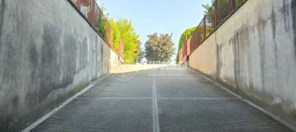 13m² Garage in Brugherio, Italy No. 266562 4