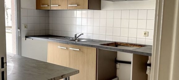 4 bedrooms House in Chartres, France No. 223412 3