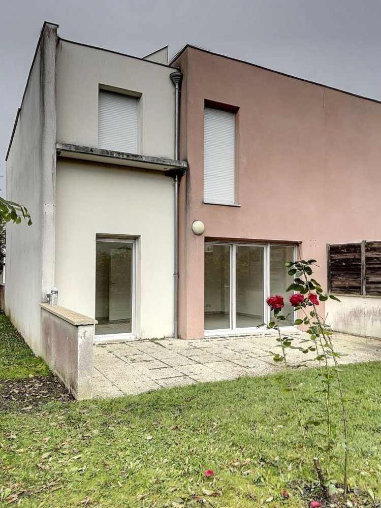 4 bedrooms House in Chartres, France No. 223412