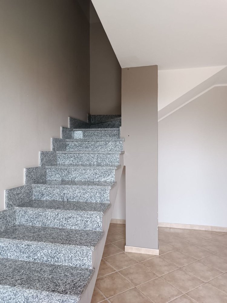 7-Zimmer Haus in Tronzano Vercellese, Italy, Nr. 256092