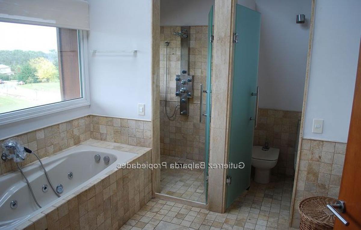 4 bedrooms House in Canelones, Uruguay No. 6557