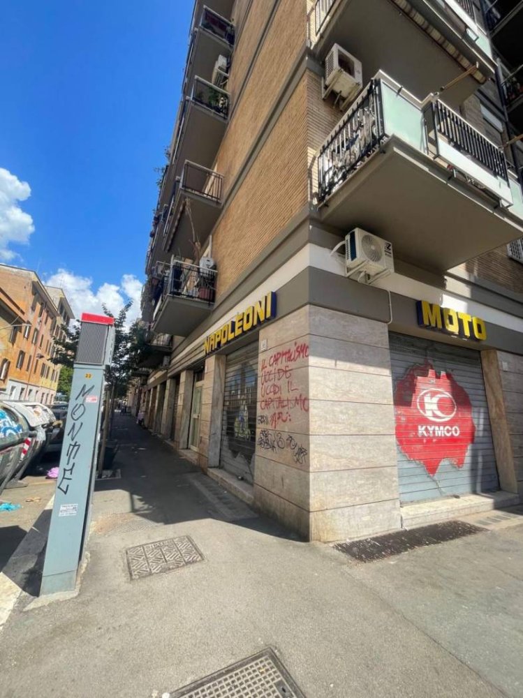 2غرفة عقار تجاري في Rome, Italy رقم 141408