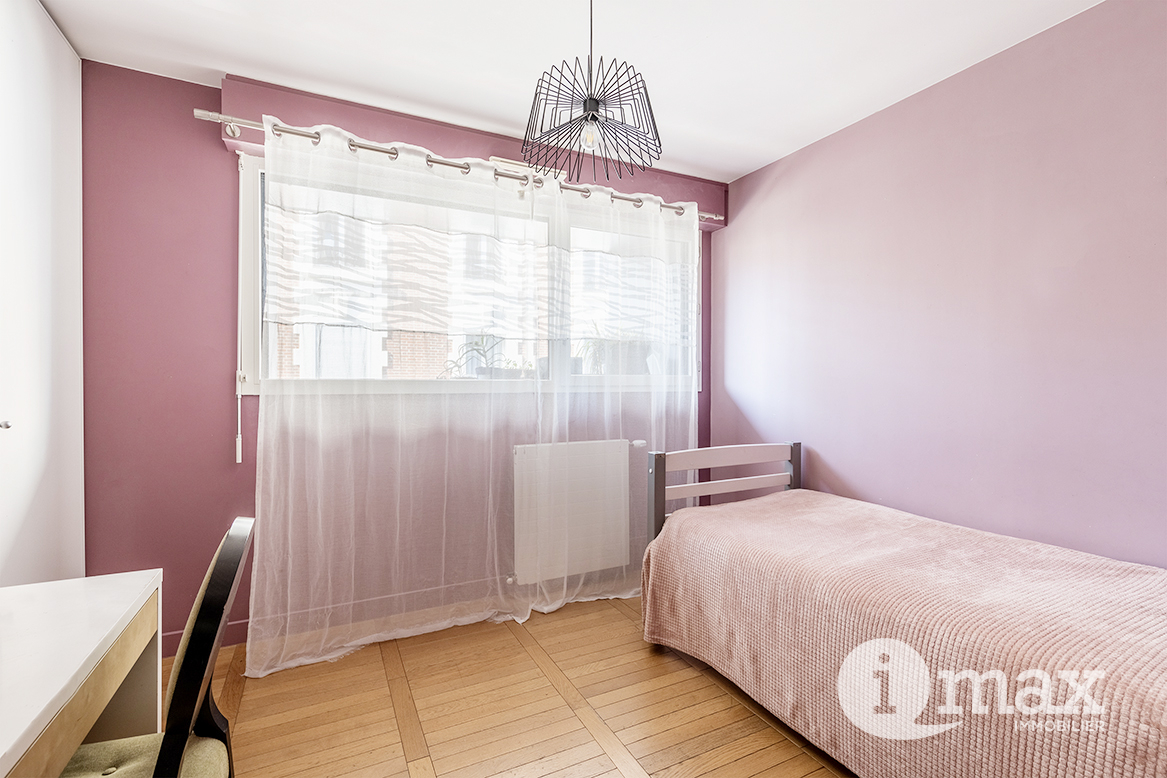 3 bedrooms Apartment in Asnieres-sur-Seine, France No. 170804