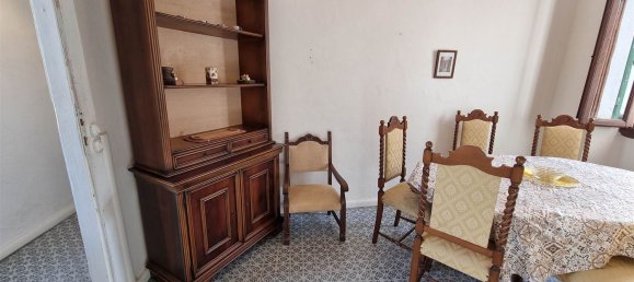 4 rooms House in Pistoia, Italy No. 64614 24