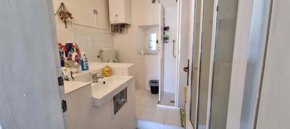 4 rooms House in Pistoia, Italy No. 64614 17