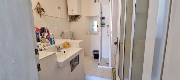 4 rooms House in Pistoia, Italy No. 64614 16