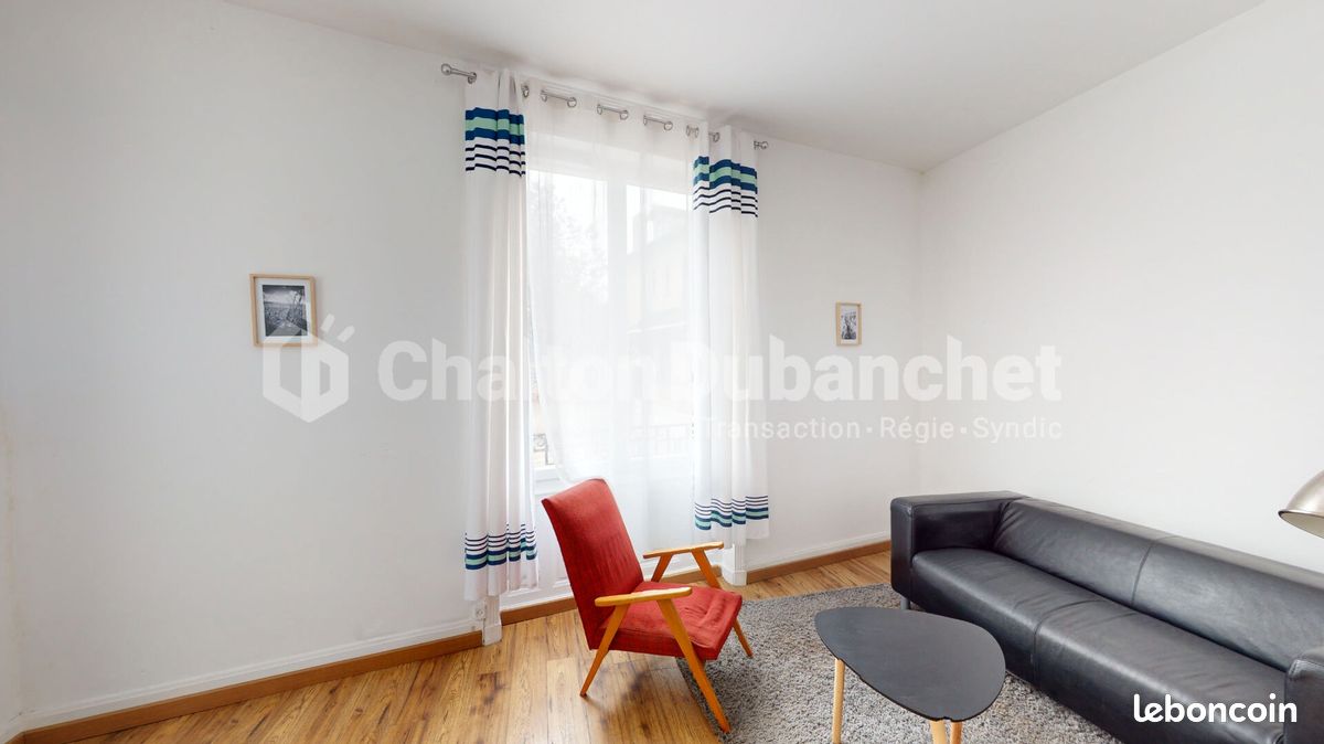 5 bedrooms House in Riorges, France No. 195778