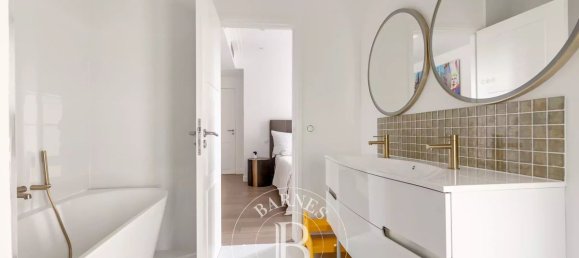 3 bedrooms Duplex in Paris, France No. 188358 9