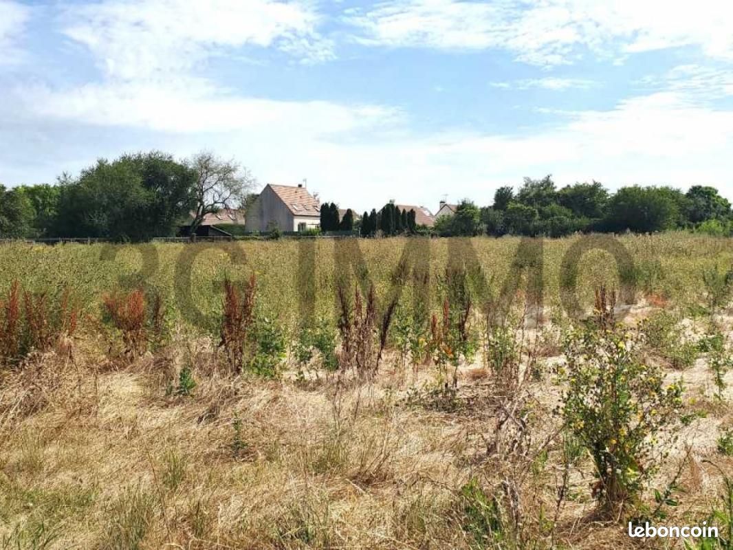 408m² Land in Etampes, France No. 205430
