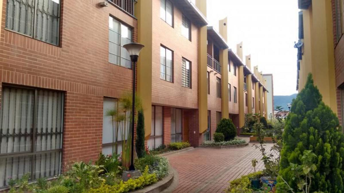 3 bedrooms House in Bogota, Colombia No. 10783