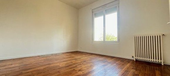 2 bedrooms Apartment in Persan, France No. 176252 3