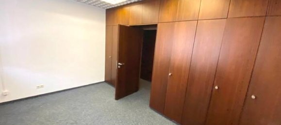 Здание с 35 комнатами в Arzberg, Германия № 271999 6