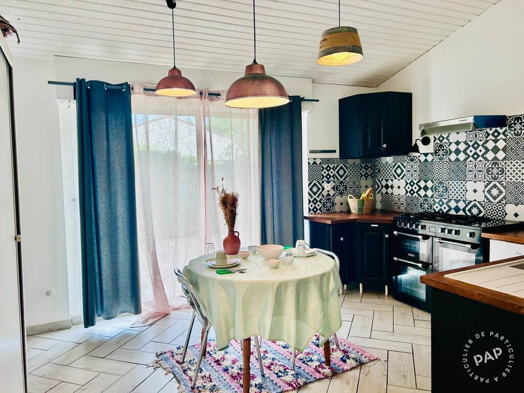 Casa de 3 dormitorios en Arveyres, France No. 295684