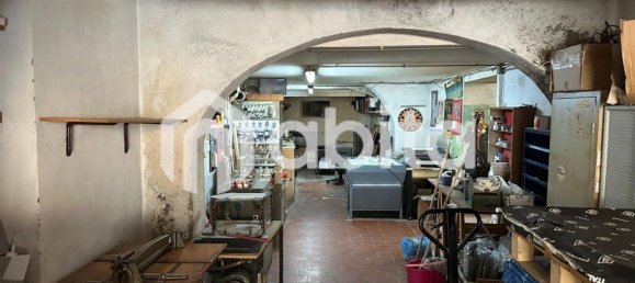 Gewerbliche Immobilie in Montevarchi, Italy 195m², Nr. 270052 10