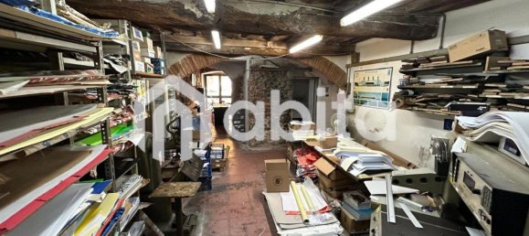 Gewerbliche Immobilie in Montevarchi, Italy 195m², Nr. 270052 3