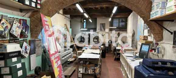 Gewerbliche Immobilie in Montevarchi, Italy 195m², Nr. 270052 2