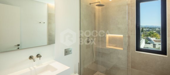 Villa de 5 dormitorios en Marbella, Spain No. 72738 5