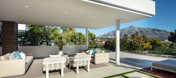 Villa de 5 dormitorios en Marbella, Spain No. 72738 9