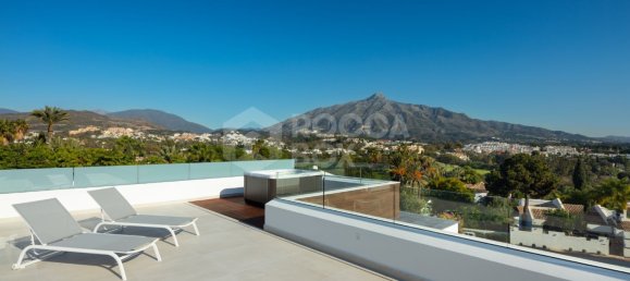 Villa de 5 dormitorios en Marbella, Spain No. 72738 8