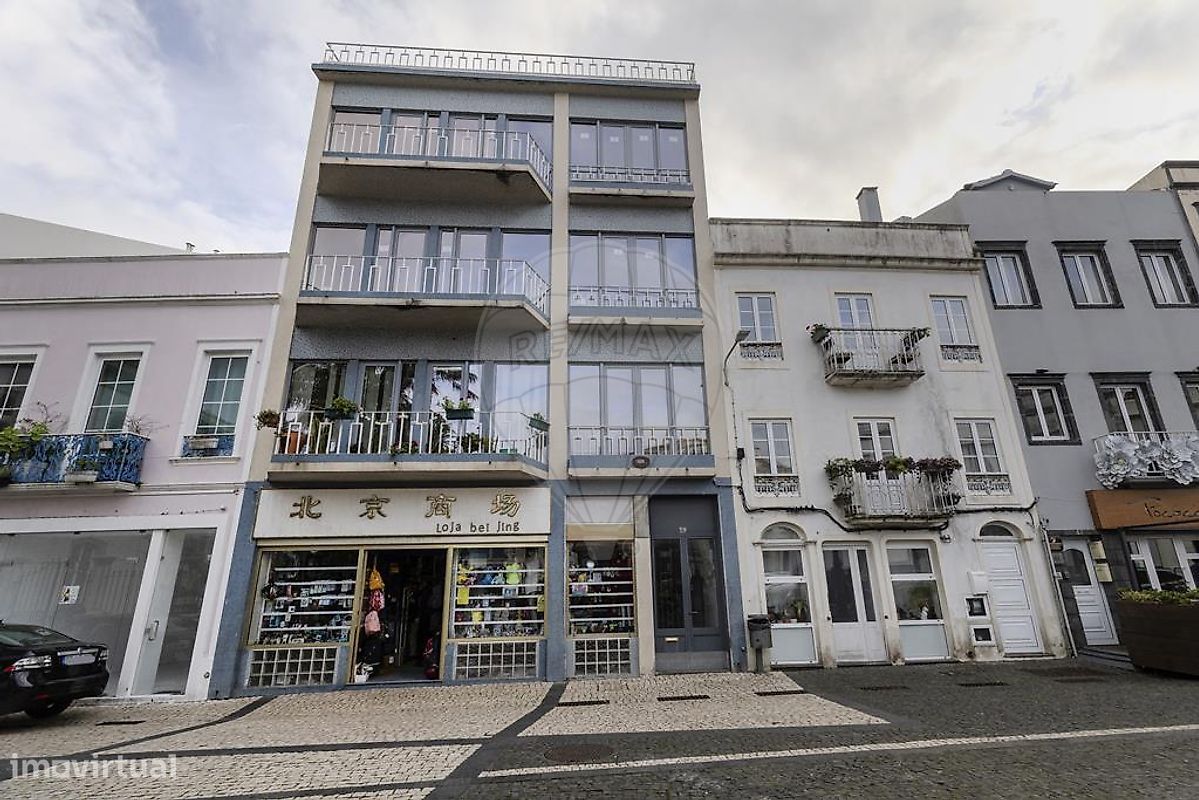 9 bedrooms Building in Ponta Delgada, Portugal No. 69761