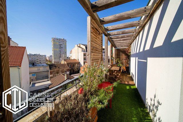 2 bedrooms Apartment in Romainville, France No. 130948