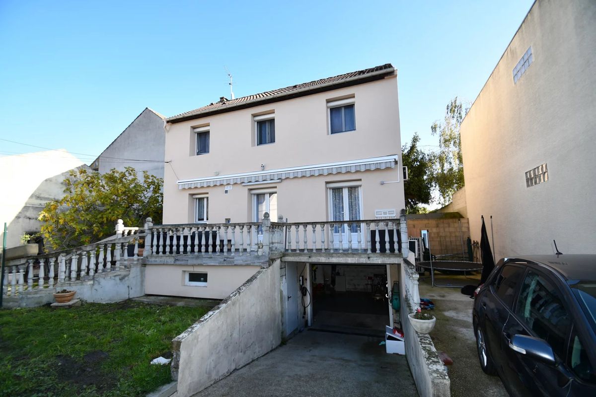 3 bedrooms House in Sevran, France No. 182922
