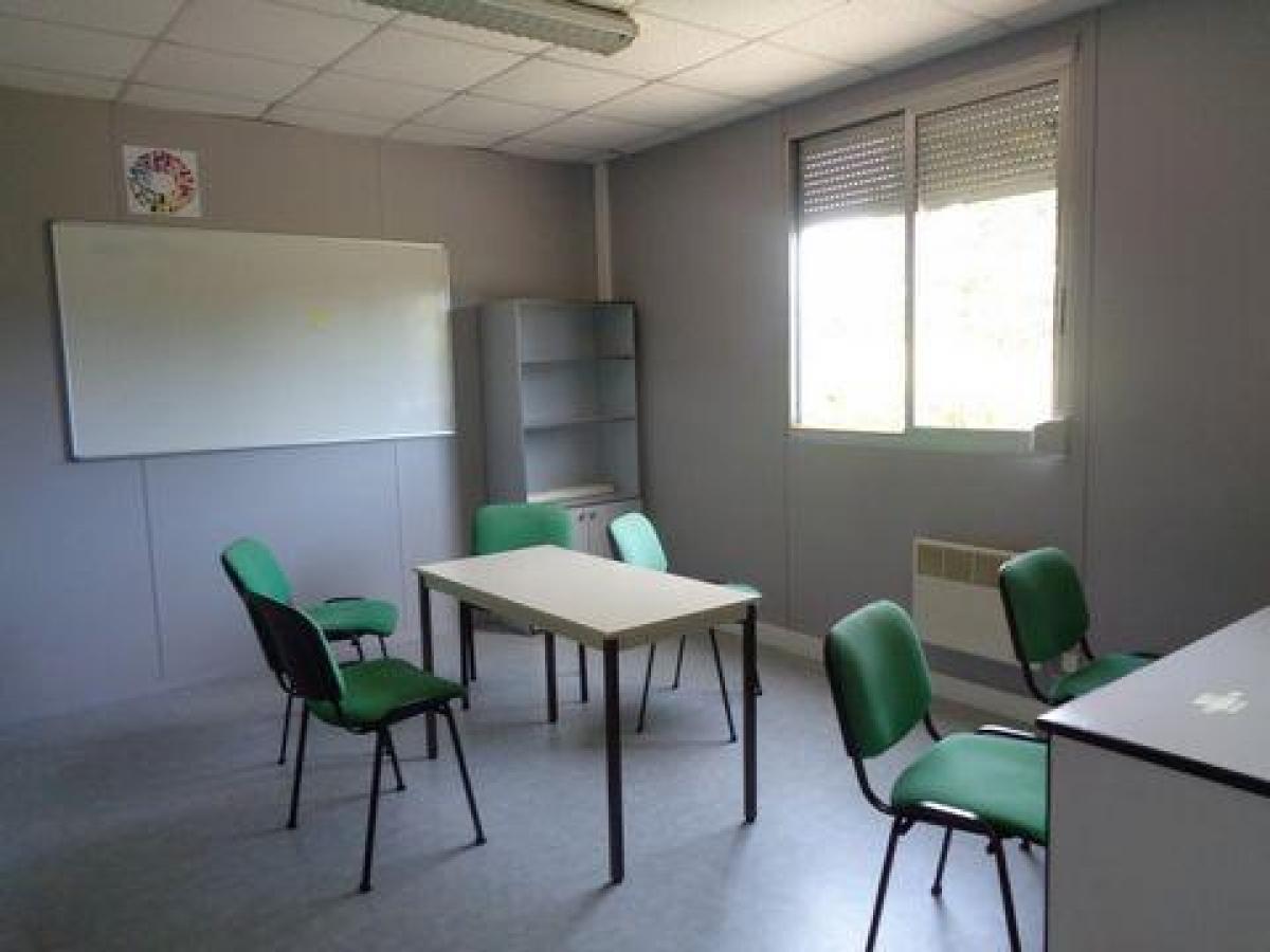 438m² Factory in Gravigny, France No. 19265