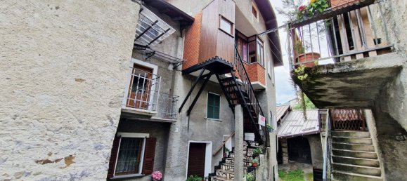 8-salle Appartement à Malonno, Italy No. 260950 16