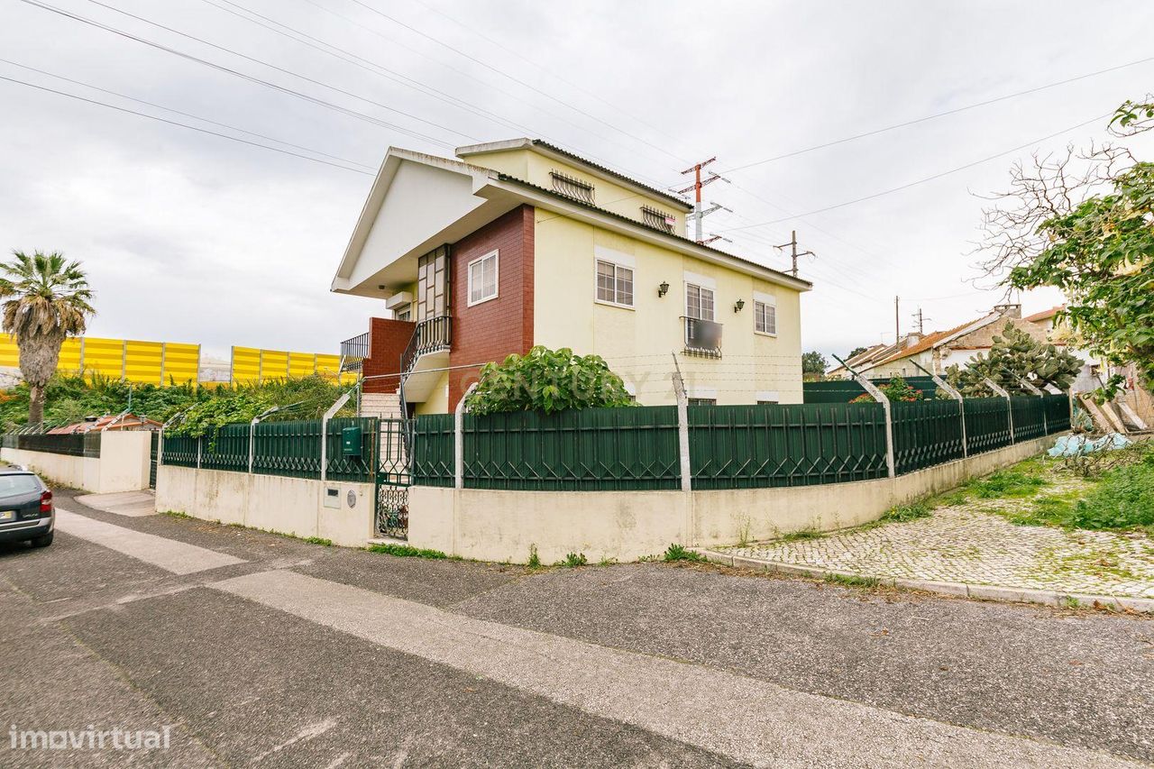 4 bedrooms Villa in Loures, Portugal No. 131141