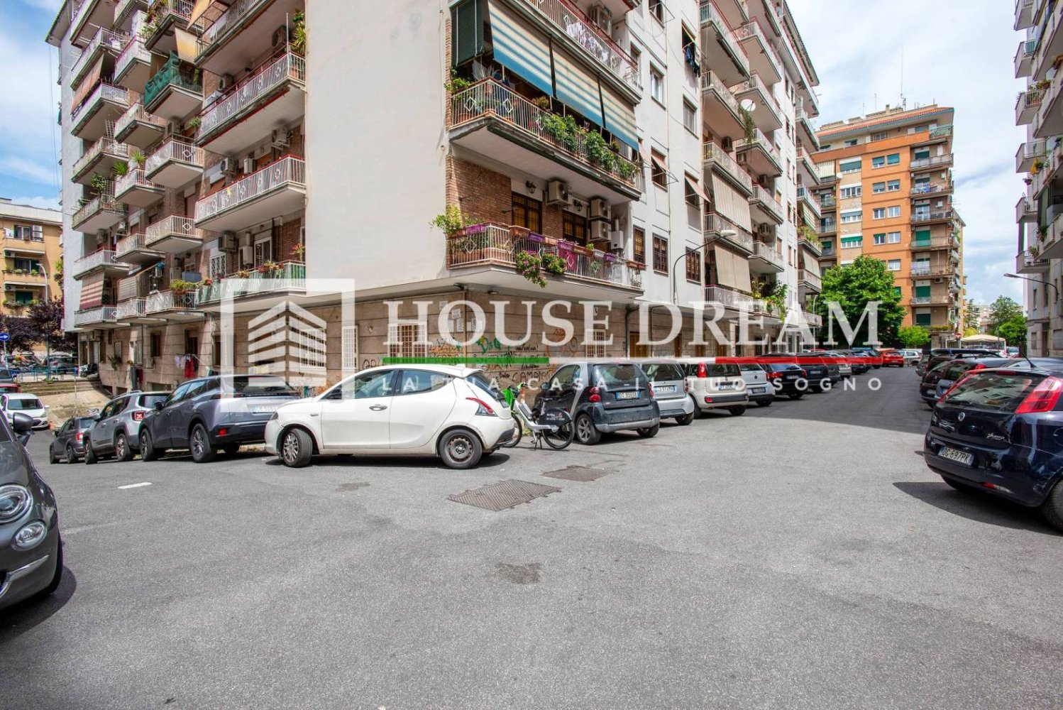 2 bedrooms Apartment in Rome, Italy No. 287395