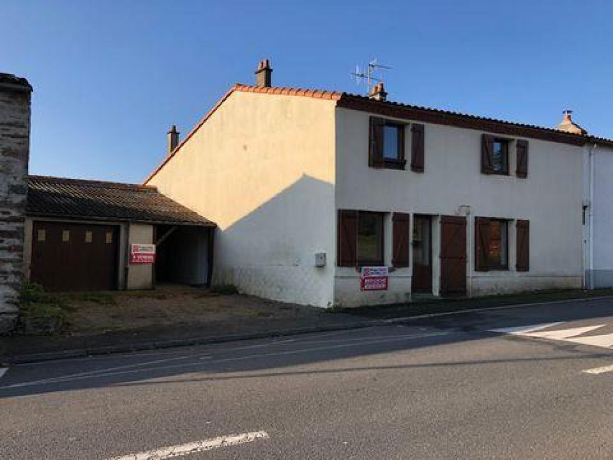 4 bedrooms House in Le Pallet, France No. 26089