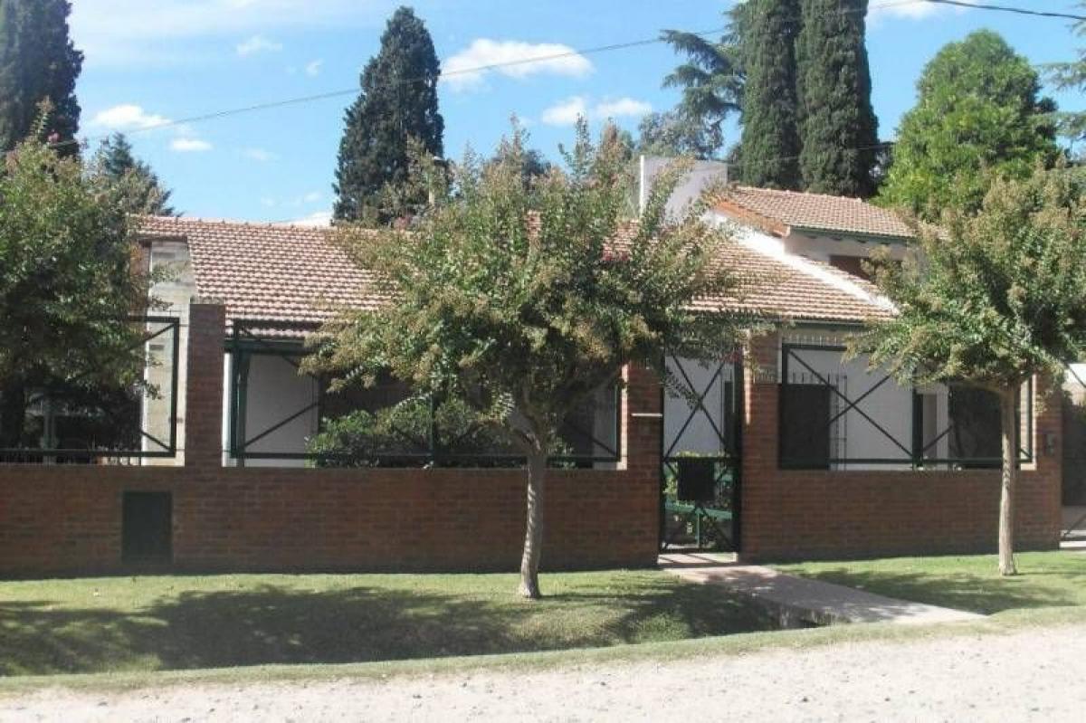 3 bedrooms House in Canuelas, Argentina No. 12223