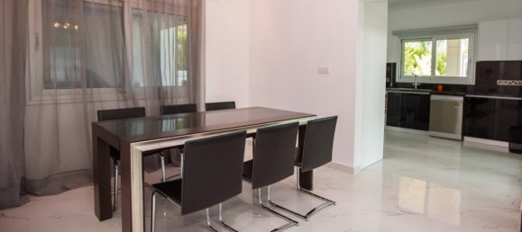 4 bedrooms Villa in Limassol, Cyprus No. 12414 3