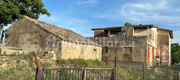 Casa de 4 dormitorios en Atri, Italy No. 172918 3