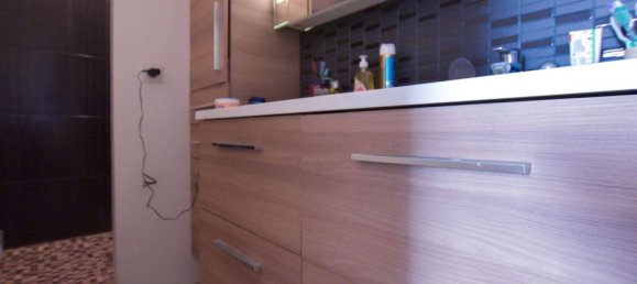 2 Schlafzimmer Wohnung in Suresnes, France, Nr. 133398 10