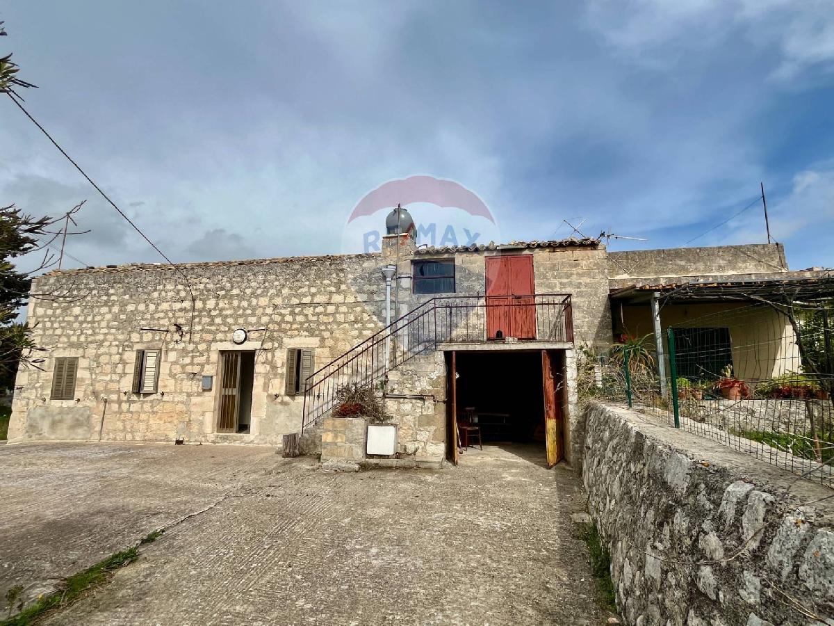 7 bedrooms House in Modica, Italy No. 69259