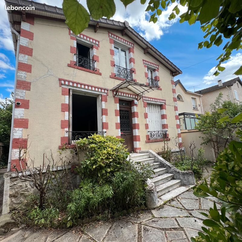 5 bedrooms House in Bondy, France No. 182686