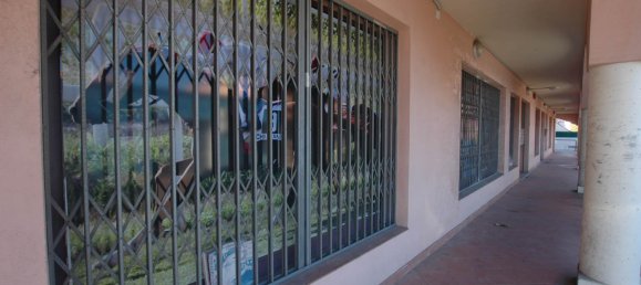 Imóvel comercial de 1 divisão em Olbia, Italy N.º 43750 11