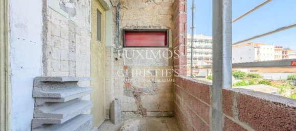 422m² Building in Porto, Portugal No. 104018 18