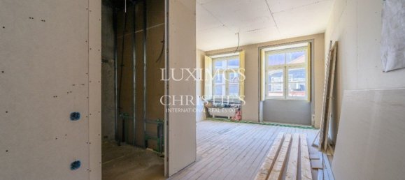 422m² Building in Porto, Portugal No. 104018 24