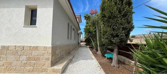 3 bedrooms House in Monagroulli, Cyprus No. 13825 8
